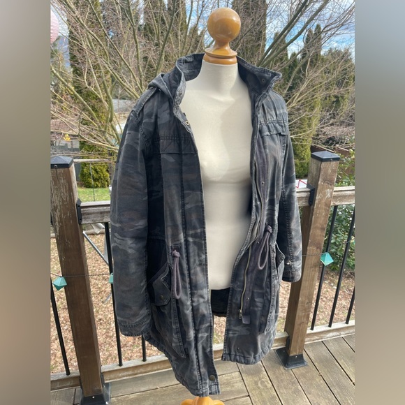 American Eagle Jacket camo print - Picture 1 of 7